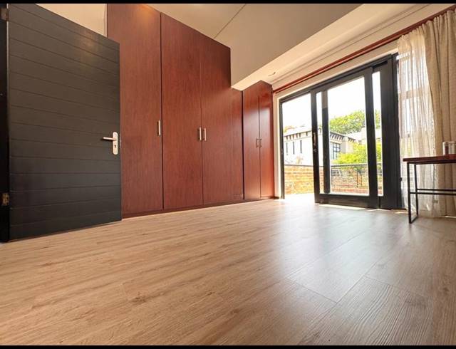 6 BEDROOM TOWNHOUSE FOR SALE IN DAINFERN